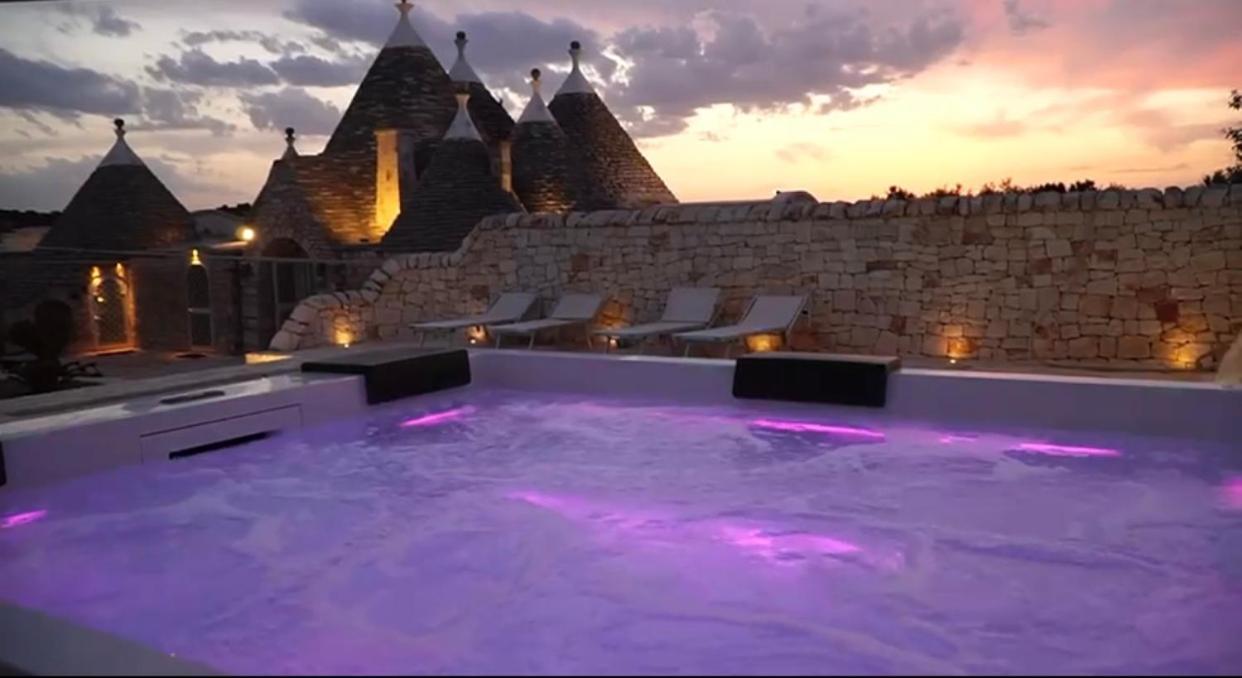 Trulli Tesoro Bed & Breakfast Cisternino Exterior photo